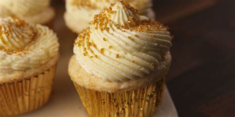 best-champagne-cupcake-recipe-how-to-make image