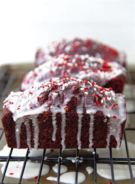 peppermint-red-velvet-loaf-cake-sweet-recipeas image