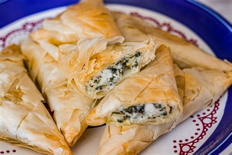 easy-spanakopita-triangles-greek-spinach-pies image