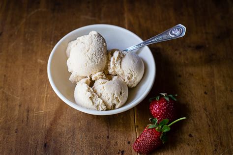 strawberry-balsamic-black-pepper-ice-cream-merry image