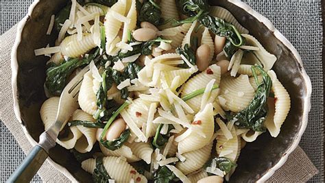 pasta-shells-with-spinach-and-cannellini-beans image
