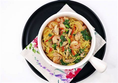 chicken-and-shrimp-chow-mein-devourasia image