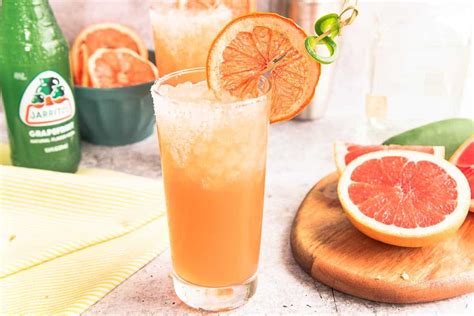 spicy-paloma-grapefruit-tequila-cocktail-with image