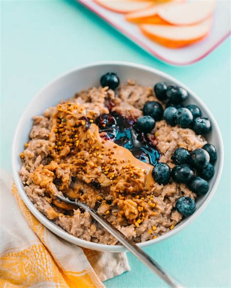 peanut-butter-oatmeal-easy-breakfast-idea-a image