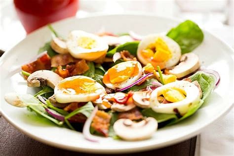 warm-spinach-salad-with-bacon-mushrooms-hard image