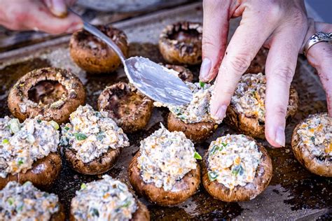 jalapeno-popper-grilled-stuffed-mushrooms-hey-grill image