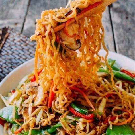 vegetable-ramen-noodle-stir-fry image
