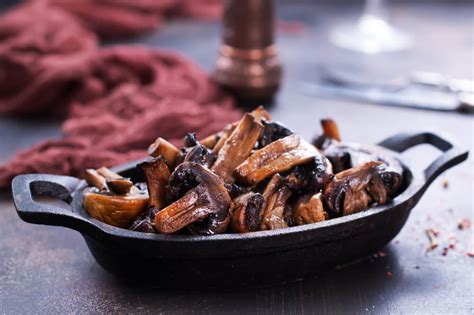 herbed-mushrooms-with-white-wine-vaya image