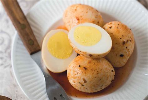 cajun-pickled-eggs-recipe-leites-culinaria image