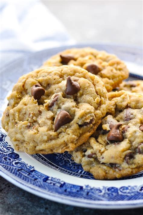 oatmeal-chocolate-chip-cookies-soft-chewy-the image
