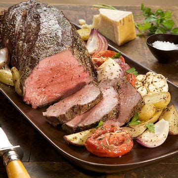 beef-tenderloin-garlic-roasted-vegetables-beef-its image