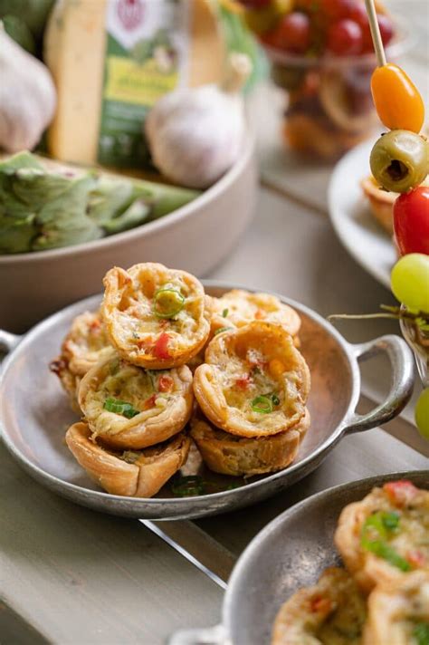 three-spinach-artichoke-inspired-appetizers-baked-bree image