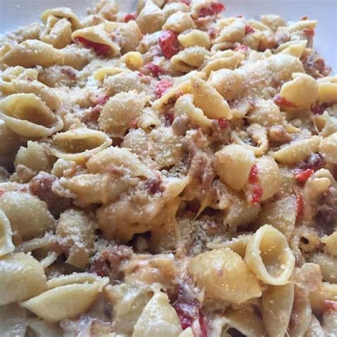 creamy-bacon-and-roasted-red-pepper-pasta image