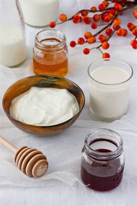 recipe-vanilla-bean-panna-cotta-with-mixed-berry image