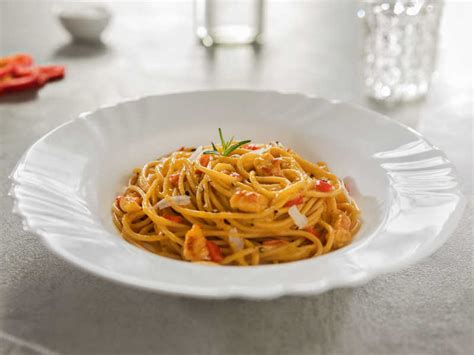 barilla-whole-grain-spaghetti-with-chicken-carbonara image