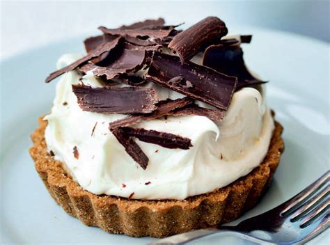 10-easy-desserts-you-can-make-with-graham-crackers image