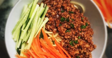 zha-jiang-mian-fried-sauce-noodles-炸醬麵-chinese image