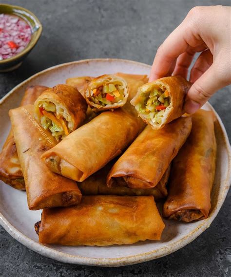 filipino-lumpiang-gulay-or-vegetable-spring-rolls-with image