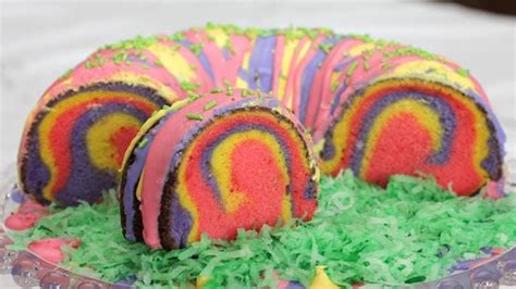 rainbow-ring-easter-basket-cake-bettycrockercom image