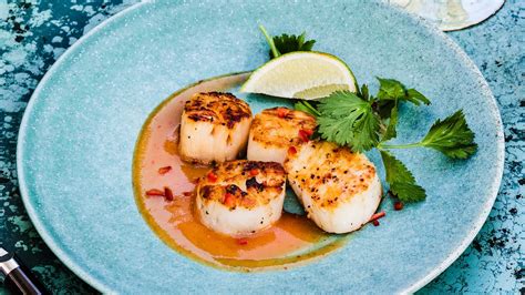 grilled-scallops-with-peach-sweet-chili-sauce image