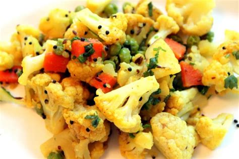 cauliflower-sabji-recipe-aloo-gobi-sabzi-the-picky image