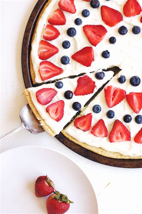 fourth-of-july-berry-dessert-pizza-the-crafted-sparrow image