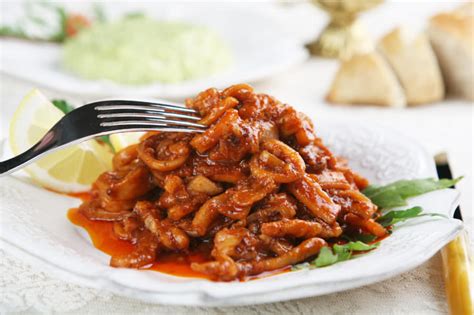 recipe-for-greek-style-squid-in-tomato-sauce image