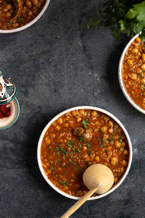 traditional-moroccan-harira-lentil-chickpea-soup image