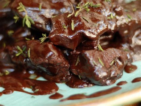spezzatino-di-manzo-al-cioccolato-beef-stew image
