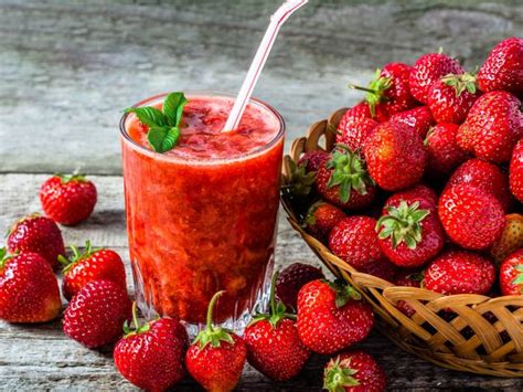 8-surprising-benefits-of-strawberry-juice-organic-facts image