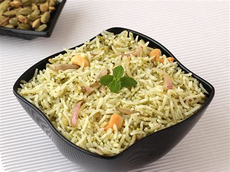 pudina-rice-recipe-healthy-mint-pulao-with-onion-foodvivacom image