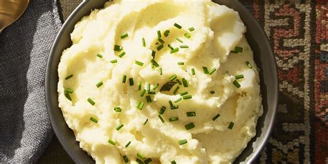 roasted-garlic-mashed-potatoes-cauliflower-good image