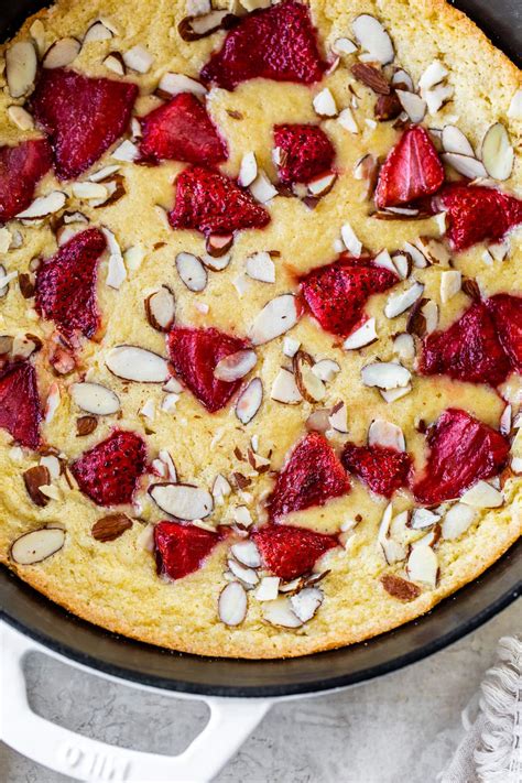 easy-strawberry-cake-easy-skillet-dessert image
