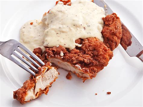 chicken-fried-chicken-with-cream-gravy-recipe-serious image