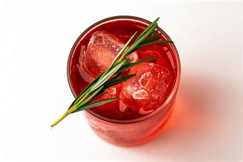 cranberry-smash-cocktail-recipe-pocket-bar-guide image