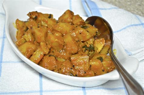 potato-vindaloo-recipe-spicy-goan-potato-curry image