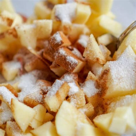 apple-pie-cake-recipe-with-fresh-apples-and-powdered image