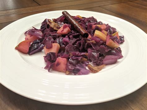 braised-red-cabbage-with-bacon-and-apples-green image