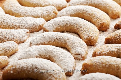 vanillekipferl-almond-crescents-easy-christmas-cookie image