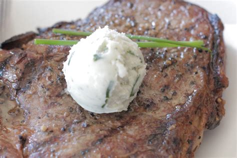 flank-steak-with-blue-cheese-butter-bigoven image