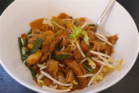 char-kway-teow-malaysian-stir-fried-rice-noodles image