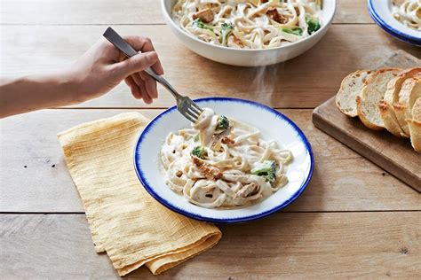 chicken-alfredo-with-canned-alfredo-sauce image