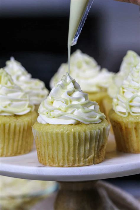 white-chocolate-cupcakes-with-white-chocolate image
