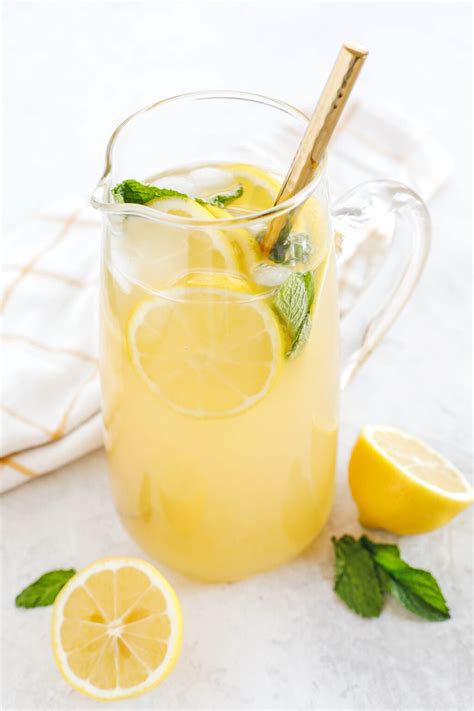 honey-ginger-lemonade-eat-yourself-skinny image