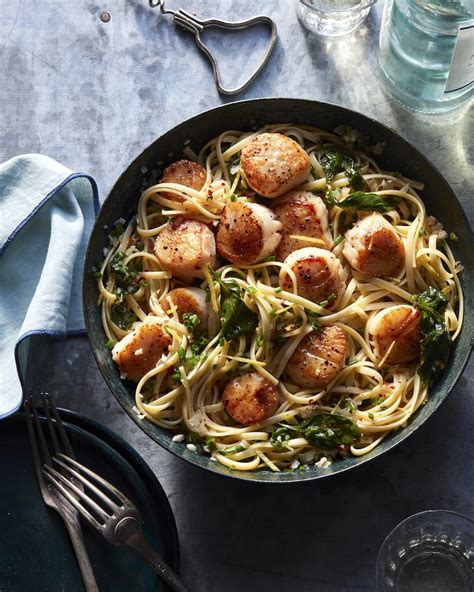 lemon-garlic-scallop-pasta-whats-gaby-cooking image