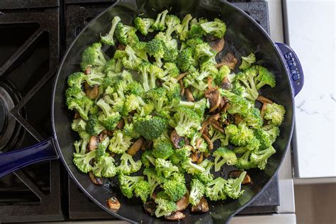 broccoli-mushroom-alfredo-pasta-momsdish image