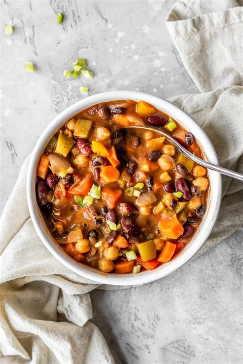 easy-veggie-3-bean-chili-easy-vegan-recipe-running-on-real image