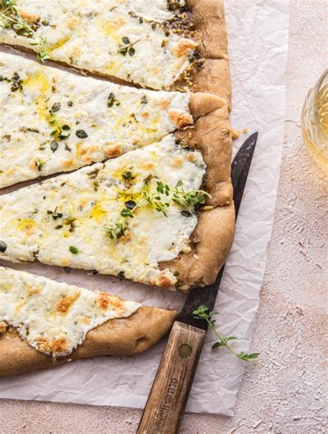 olive-oil-pizza-without-tomato-sauce-natteats image