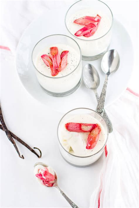 vanilla-panna-cotta-with-roasted-rhubarb-the-pure-taste image
