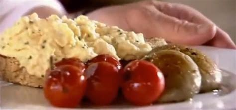 how-to-make-scrambled-eggs-with-hells-kitchen image
